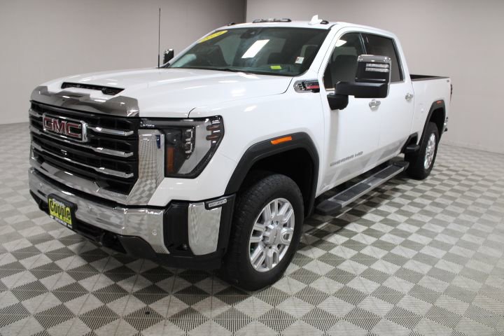 Used 2024 GMC Sierra 2500 SLT w/ SLT Convenience Package image 3