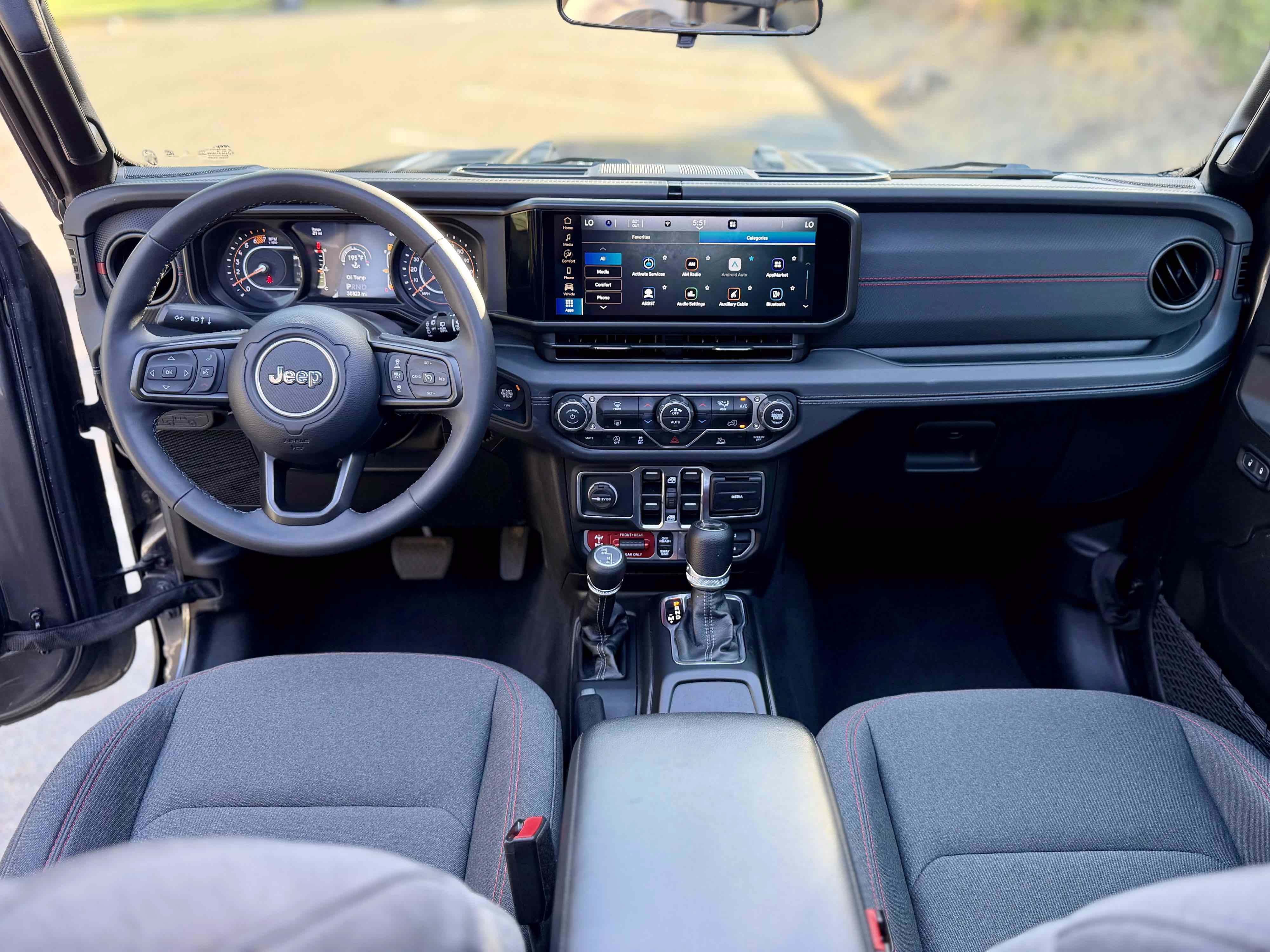 Used 2025 Jeep Wrangler Unlimited Rubicon AWD/4WD image 28