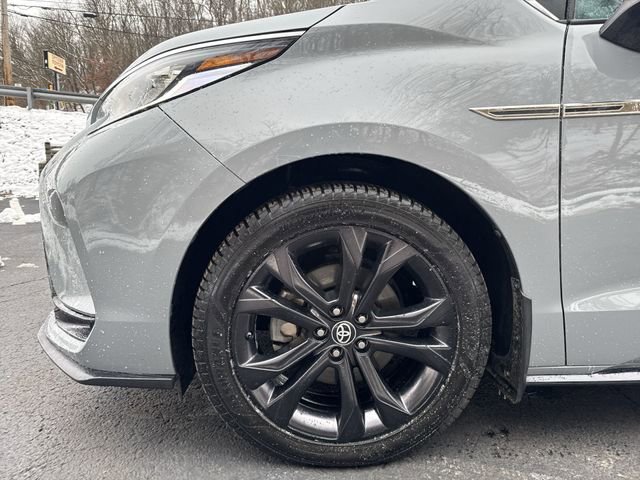 Used 2023 Toyota Sienna XSE image 21