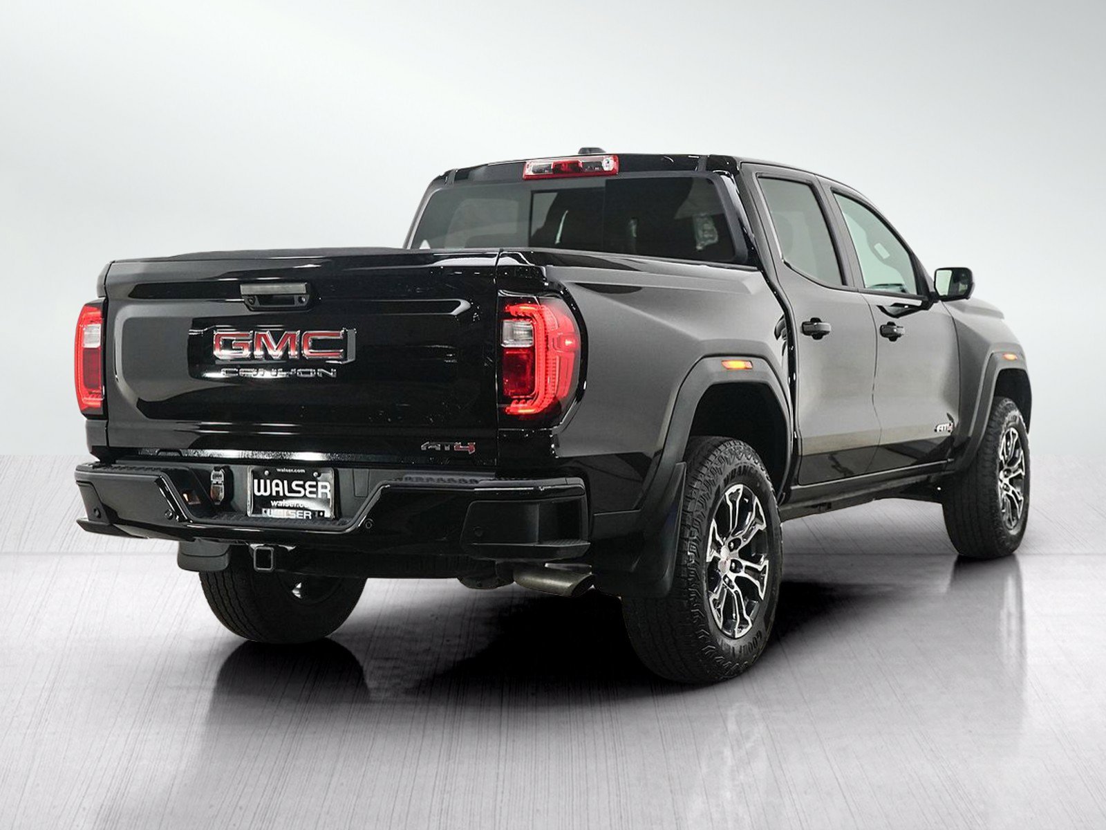 Used 2024 GMC Canyon AT4 w/ Technology Package AWD/4WD image 5