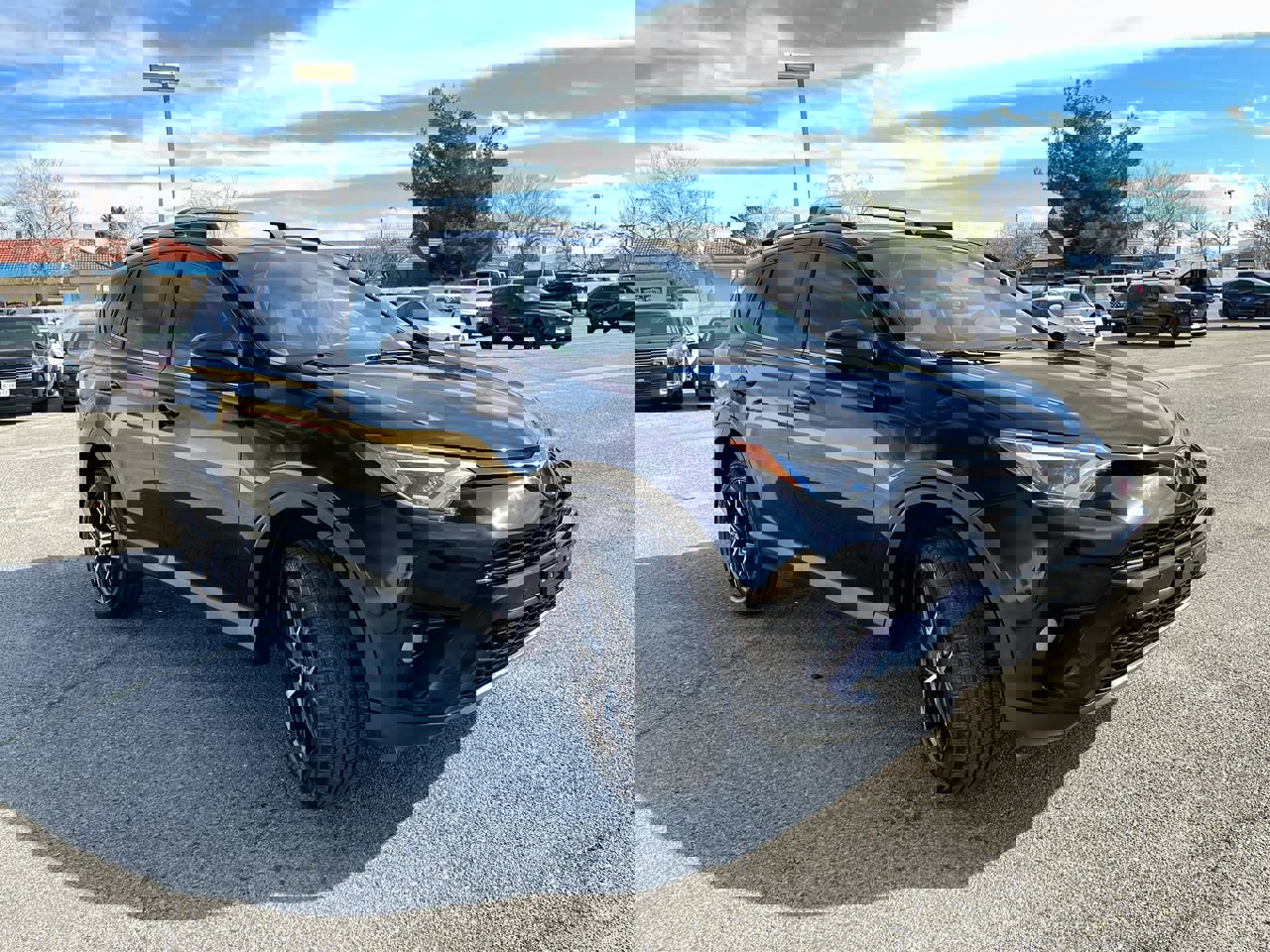 Used 2017 Toyota RAV4 SE image 2