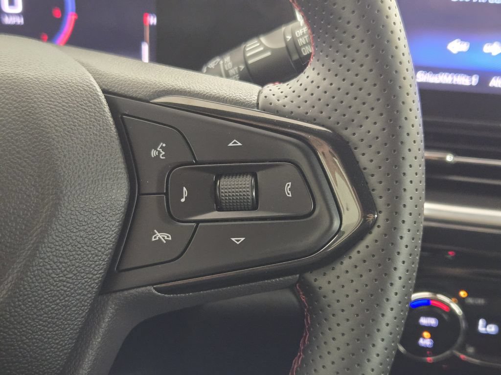 Used 2024 Chevrolet Trax RS FWD image 32