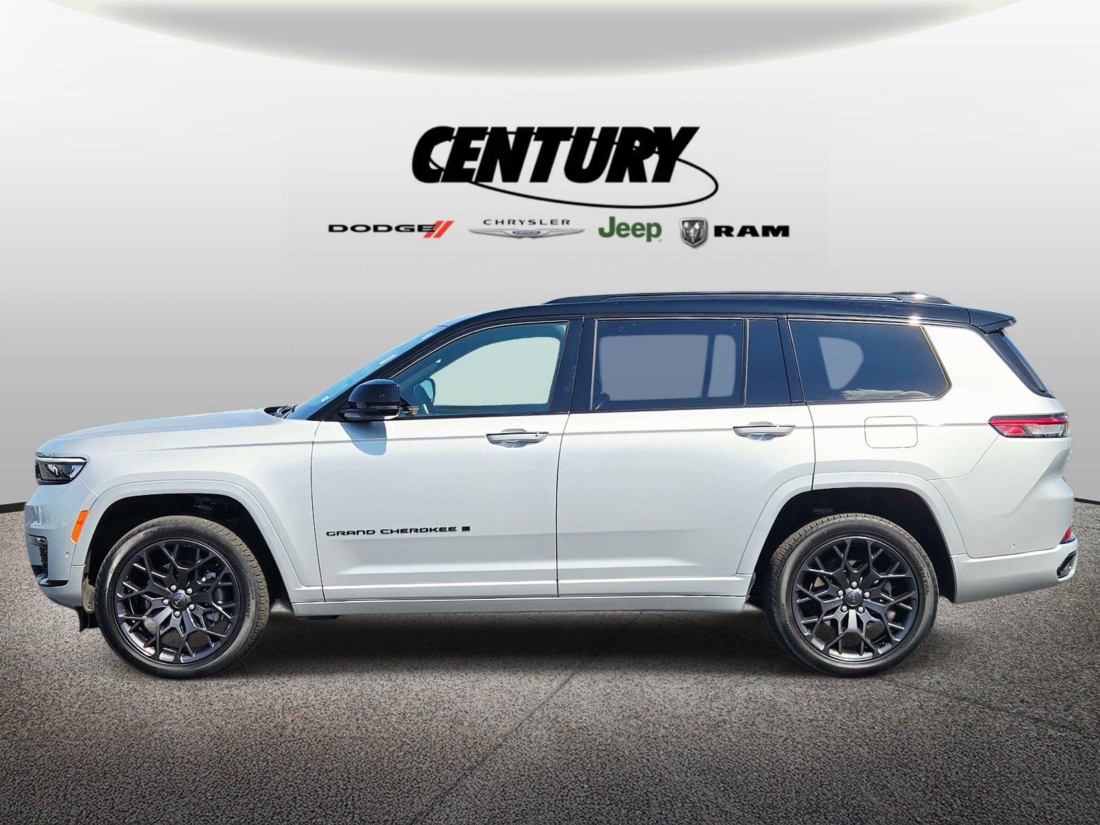 Used 2025 Jeep Grand Cherokee L Summit AWD/4WD image 7