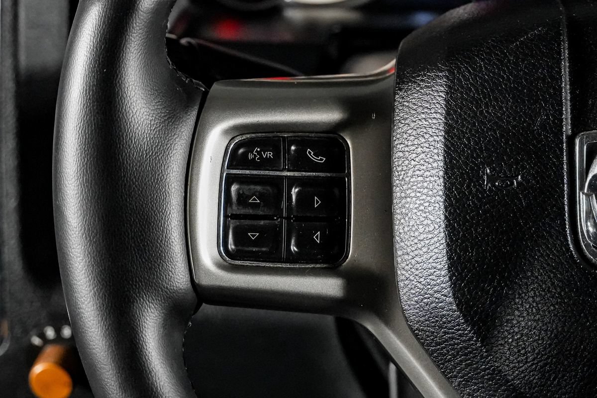 Used 2014 RAM 3500 Laramie w/ Convenience Group AWD/4WD image 17