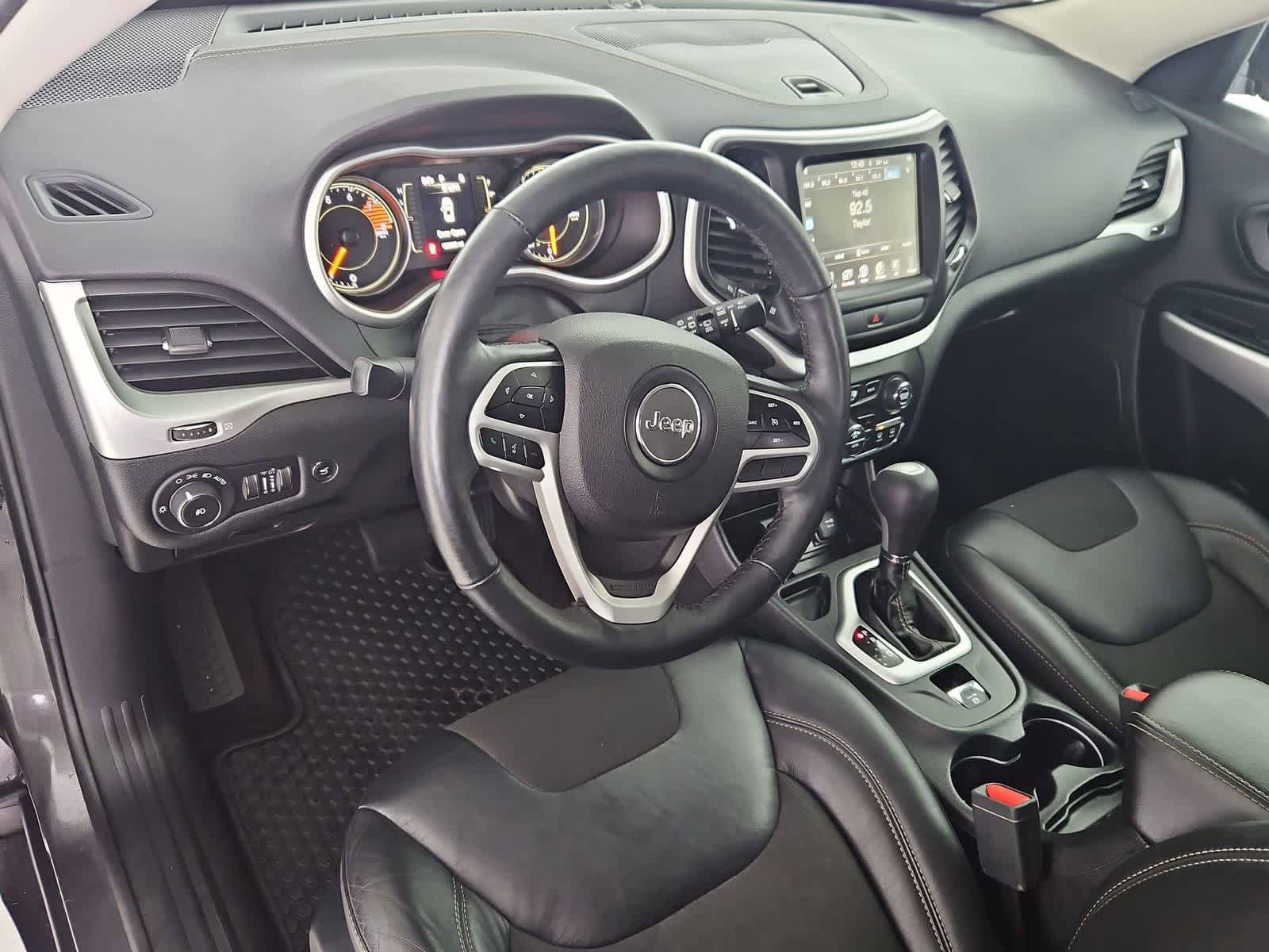 Used 2018 Jeep Cherokee Latitude Plus w/ Comfort/Convenience Group image 2