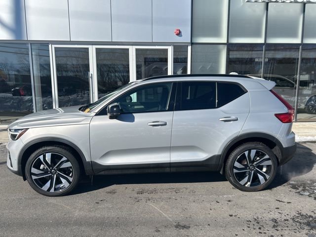 Certified 2025 Volvo XC40 B5 Plus image 2