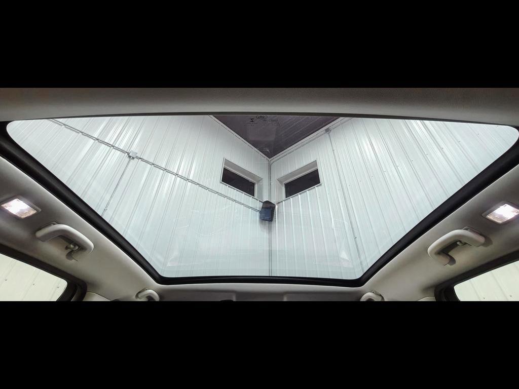 Used 2018 Land Rover Discovery Sport HSE Luxury image 13