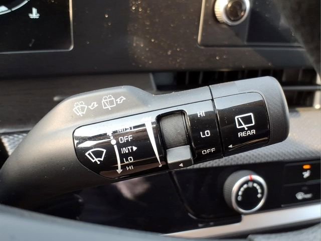Used 2025 Kia Sportage LX AWD/4WD image 28