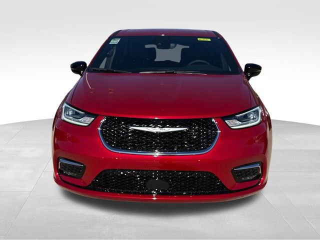 New 2026 Chrysler Pacifica Select image 2