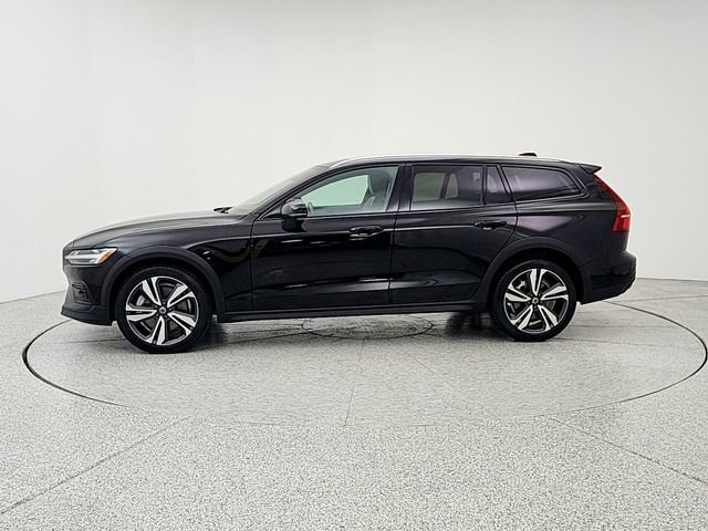 Used 2025 Volvo V60 B5 Cross Country Plus AWD/4WD image 8