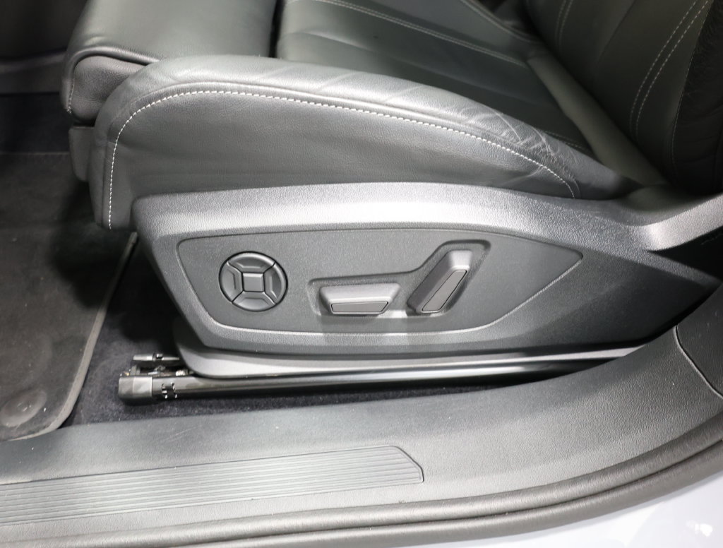 Used 2023 Audi Q4 e-tron Premium Plus w/ Premium Plus AWD/4WD image 14