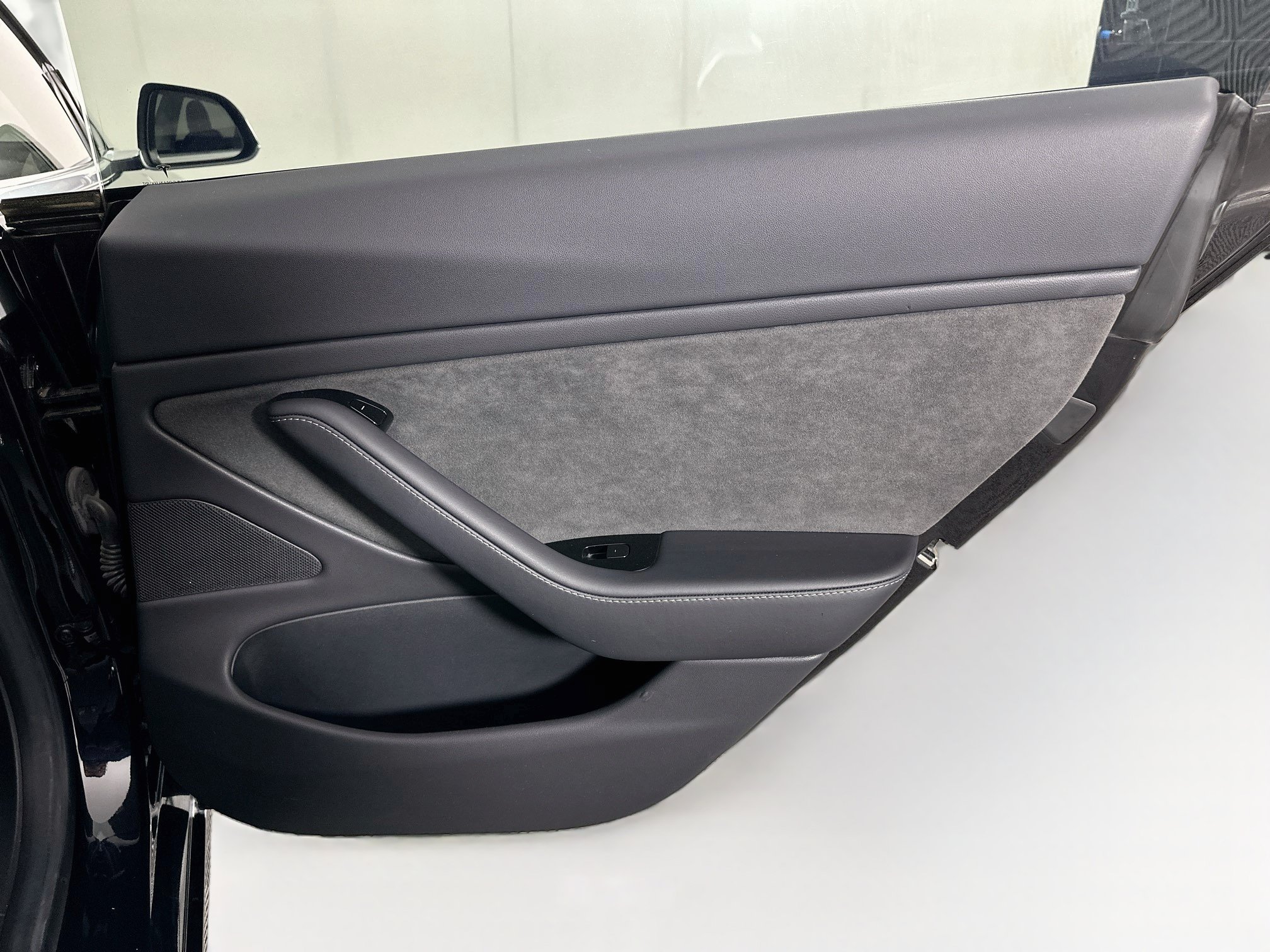 Used 2018 Tesla Model 3 Long Range RWD image 28
