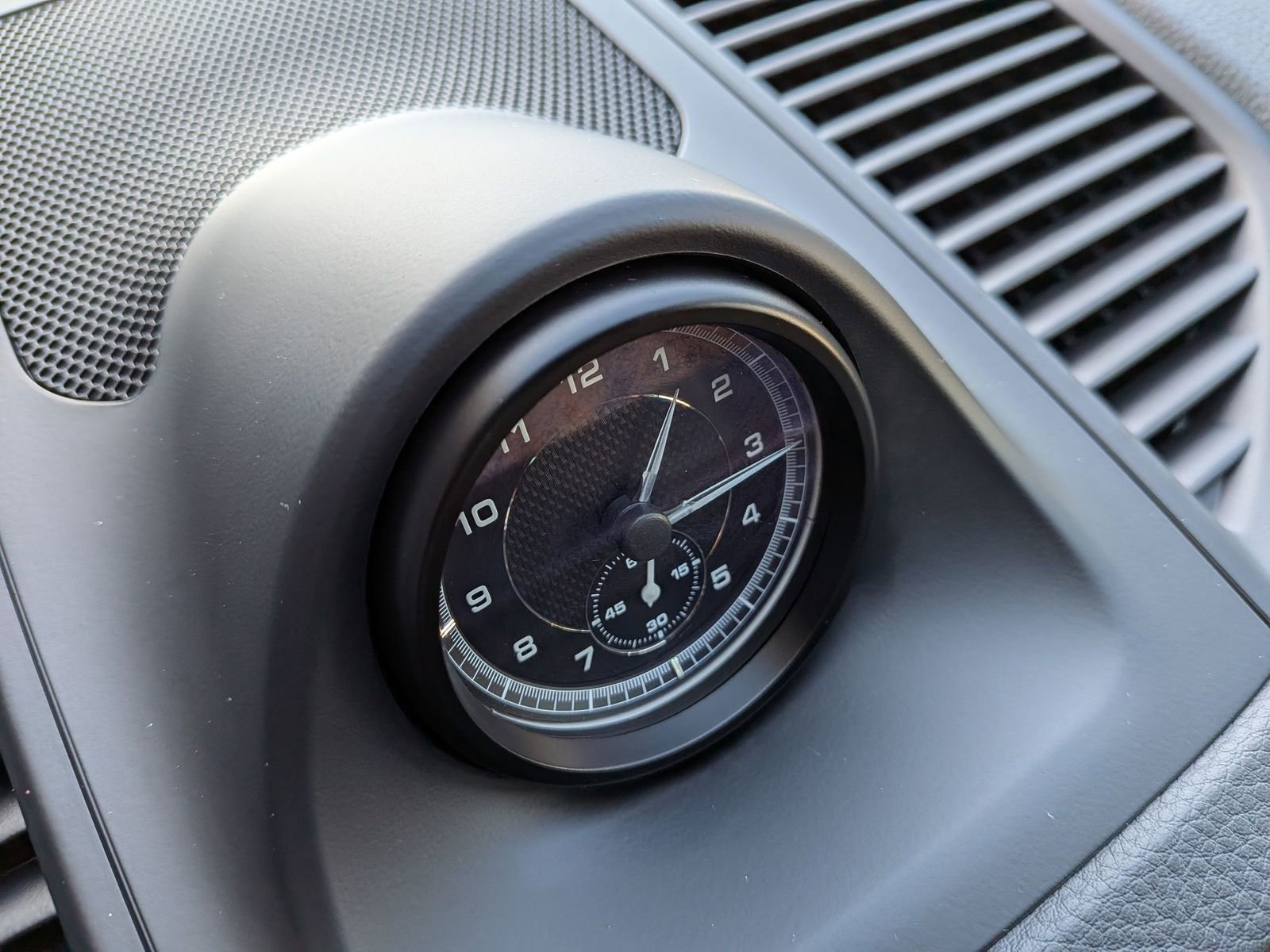 Certified 2025 Porsche Macan image 21