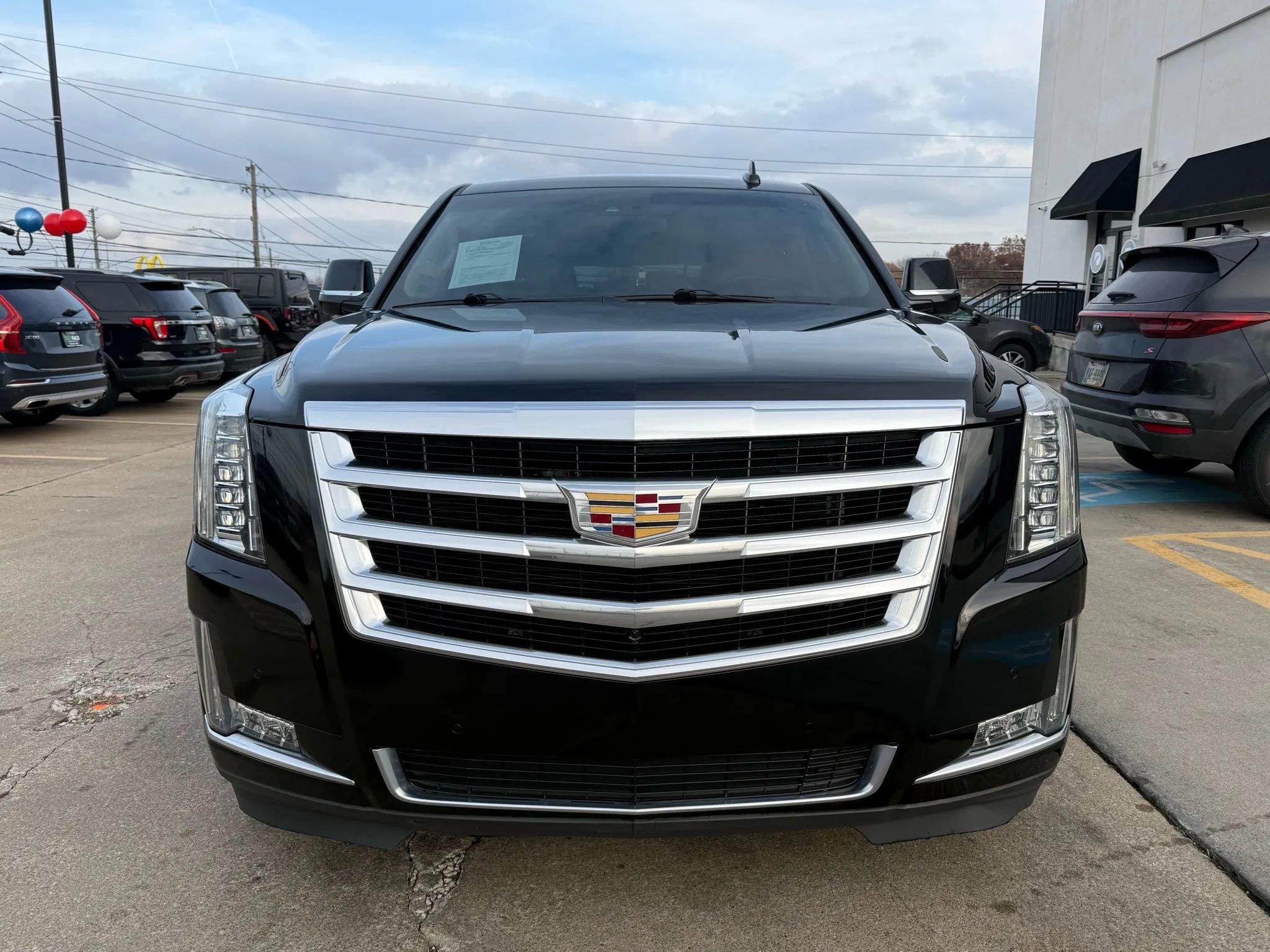 Used 2017 Cadillac Escalade ESV Luxury image 2