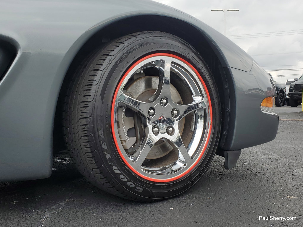 Used 2004 Chevrolet Corvette Coupe RWD image 9
