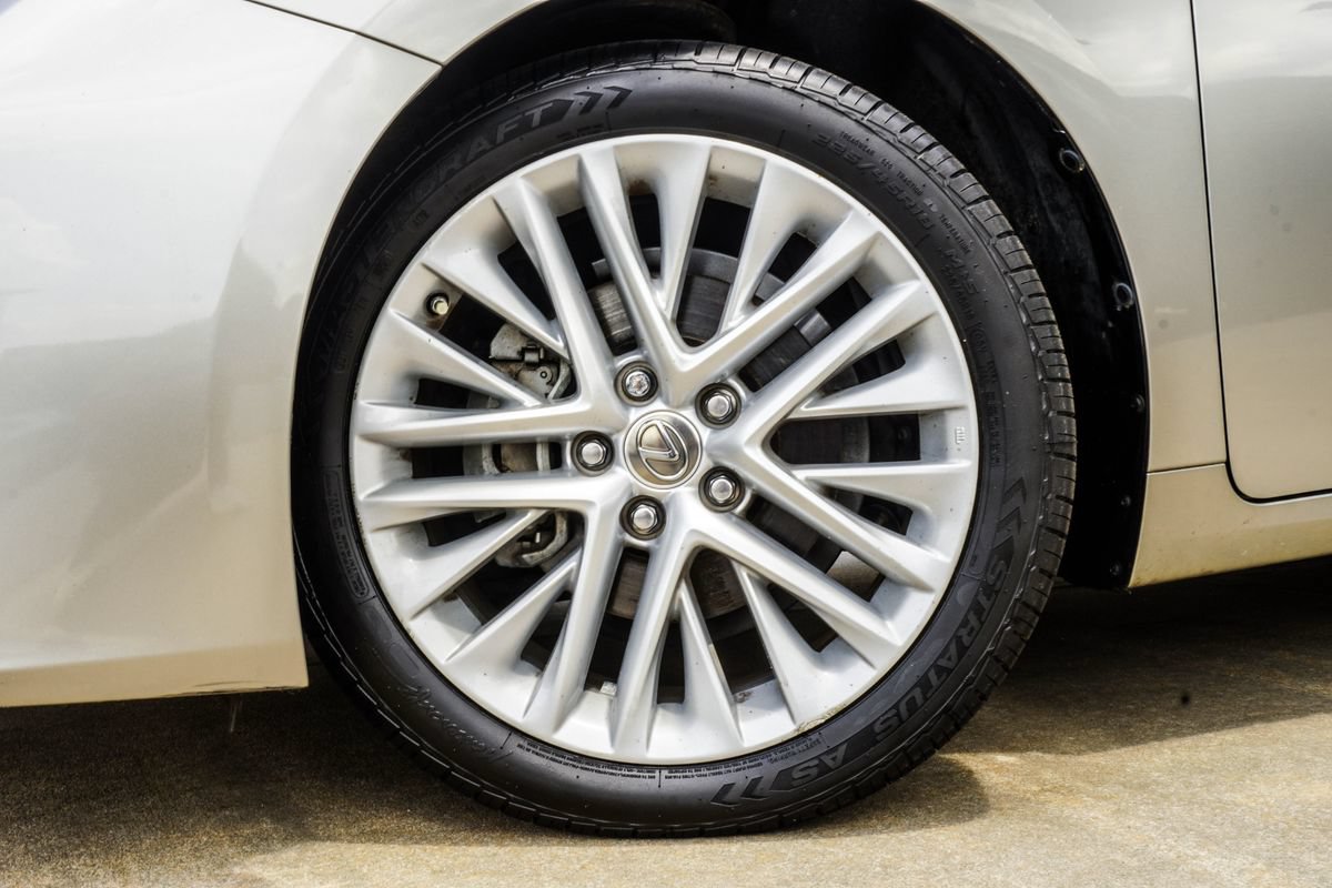 Used 2018 Lexus ES 350 w/ Ultra Luxury Package FWD image 3