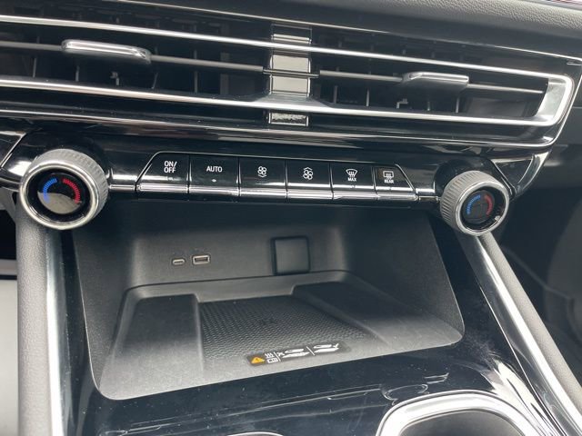 Certified 2025 Chevrolet Traverse RS w/ LPO, Floor Liner Package AWD/4WD image 27