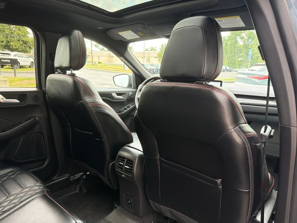 Used 2023 Ford Escape ST-Line Elite w/ Premium Technology Package AWD/4WD image 14