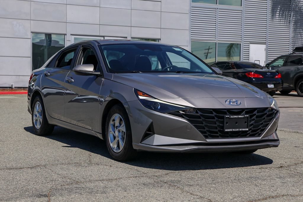 Used 2021 Hyundai Elantra SE FWD image 2