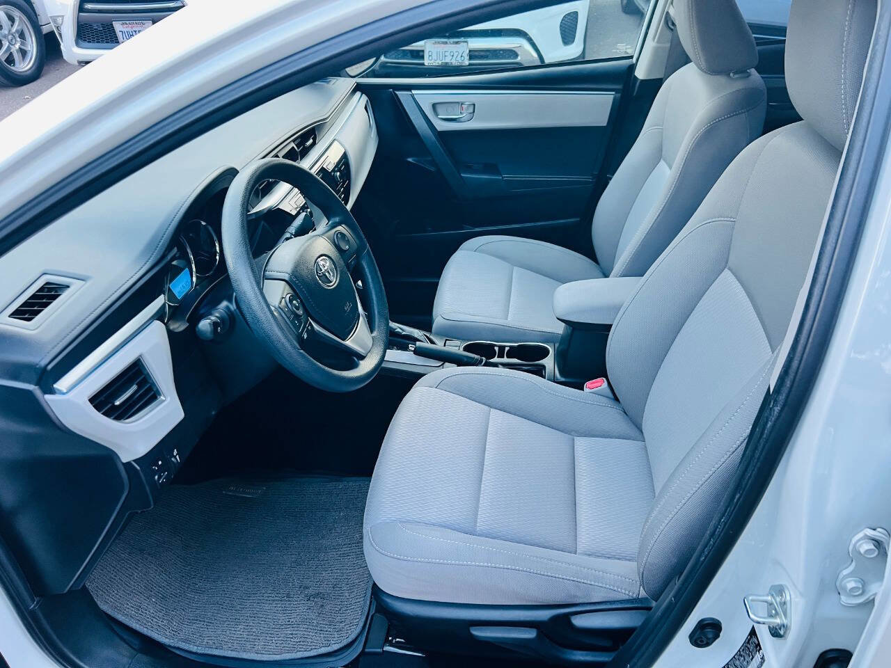 Used 2015 Toyota Corolla LE FWD image 14