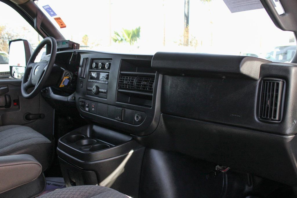 Used 2016 Chevrolet Express 4500 w/ Chrome Appearance Package RWD image 29