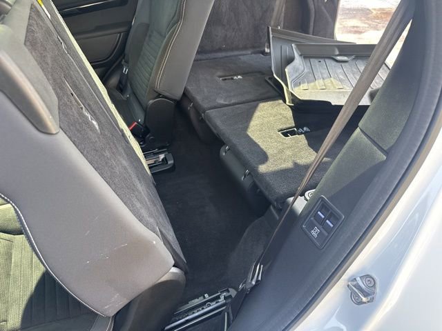 Used 2023 Land Rover Discovery S image 33