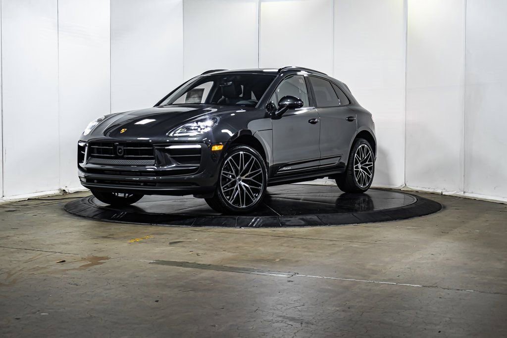 Certified 2025 Porsche Macan image 1