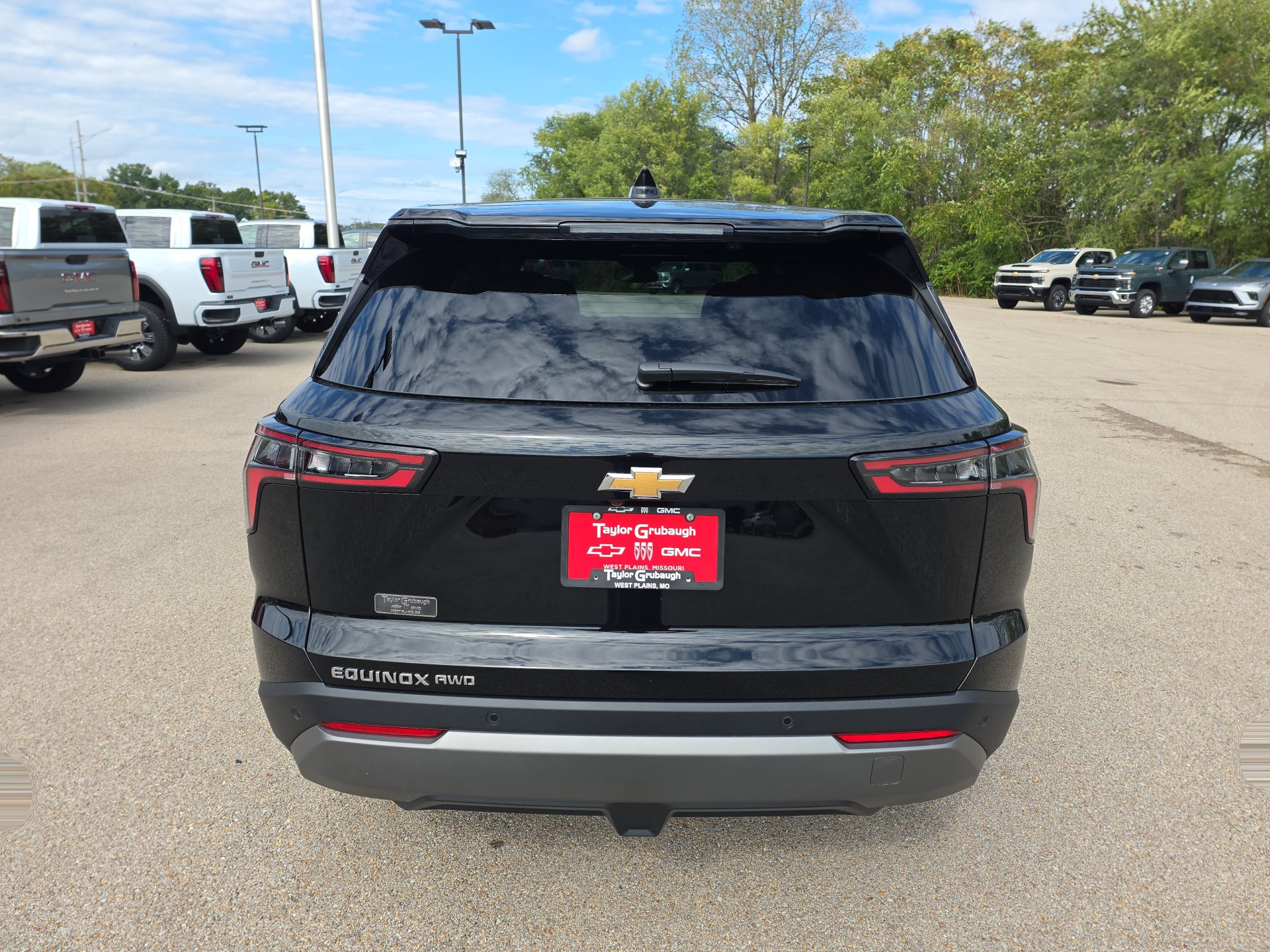 New 2027 Chevrolet Equinox LT w/ Convenience Package II AWD/4WD image 7