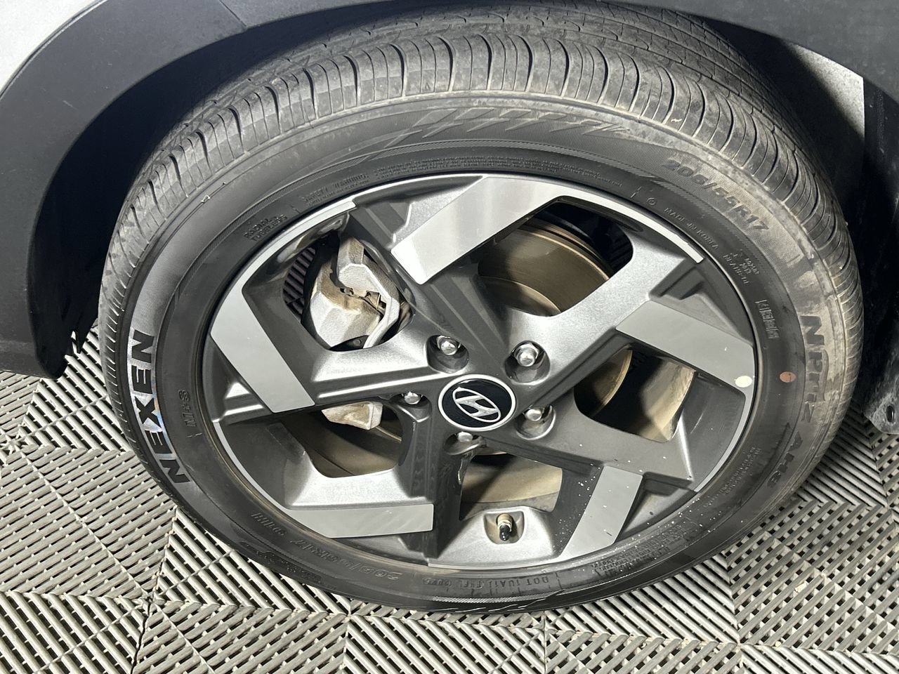 Used 2025 Hyundai Venue SEL FWD image 10