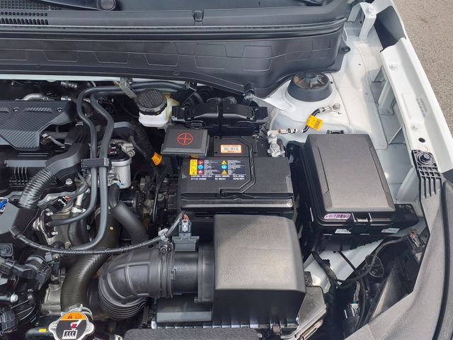 Certified 2025 Hyundai Venue SEL FWD image 17