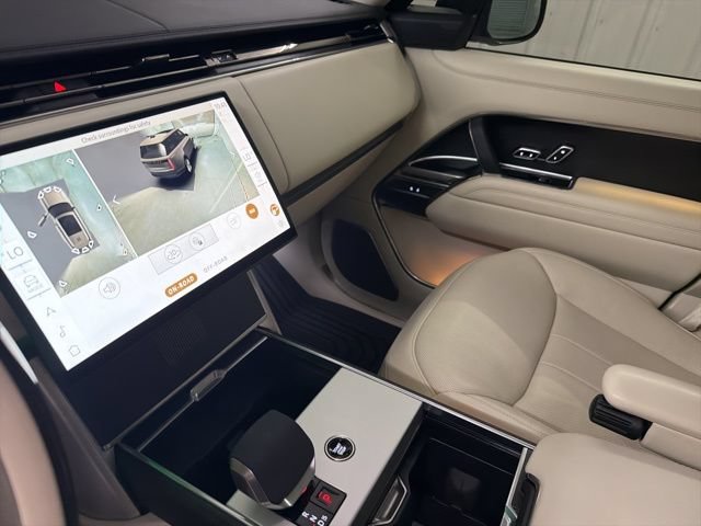 Used 2024 Land Rover Range Rover Long Wheelbase Autobiography AWD/4WD image 28