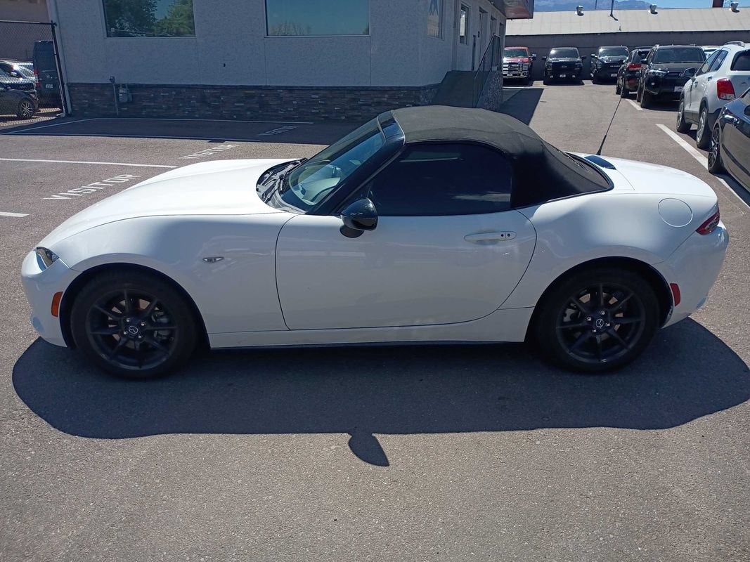 Used 2020 MAZDA MX-5 Miata Sport RWD image 4