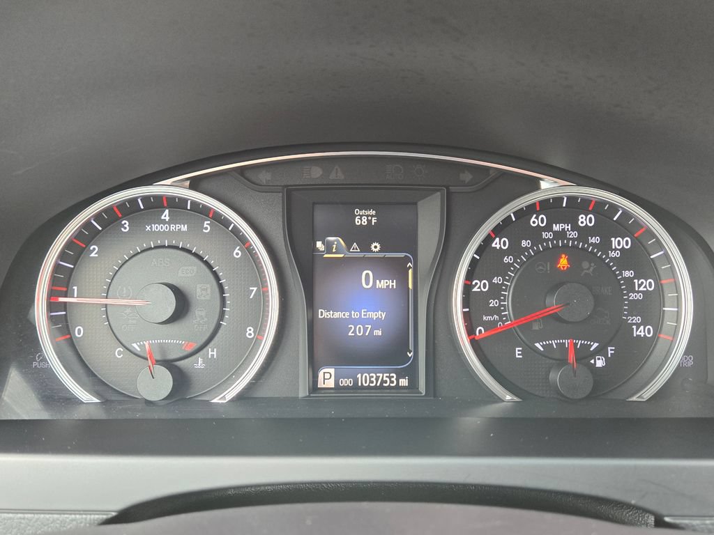 Used 2016 Toyota Camry SE w/ Moonroof Package FWD image 17