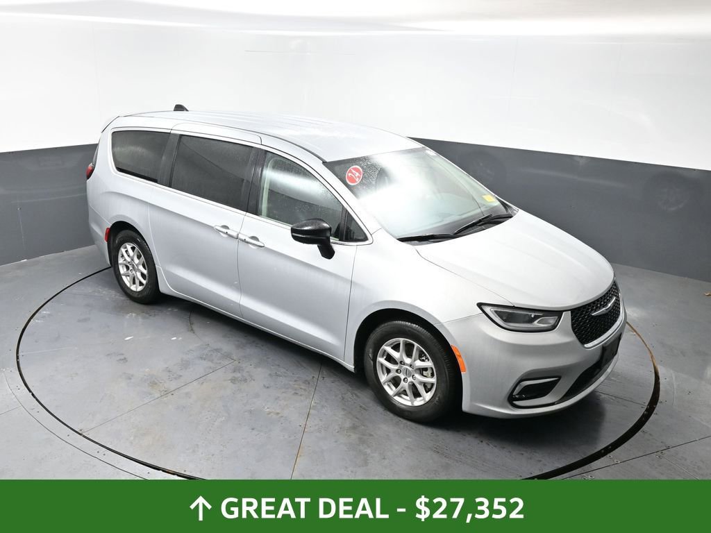 Used 2024 Chrysler Pacifica Touring-L image 43