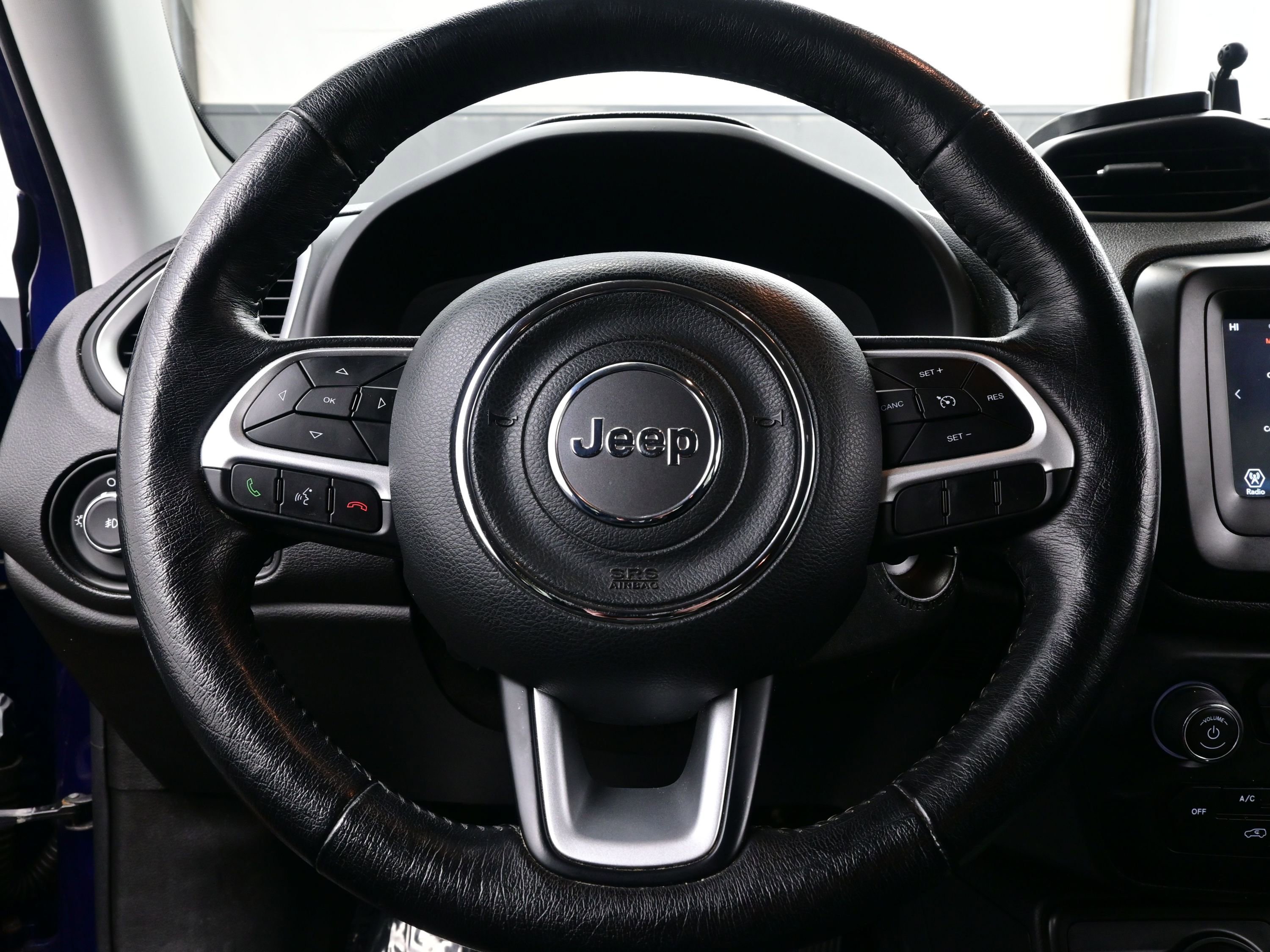 Used 2019 Jeep Renegade Latitude w/ Cold Weather Group image 24