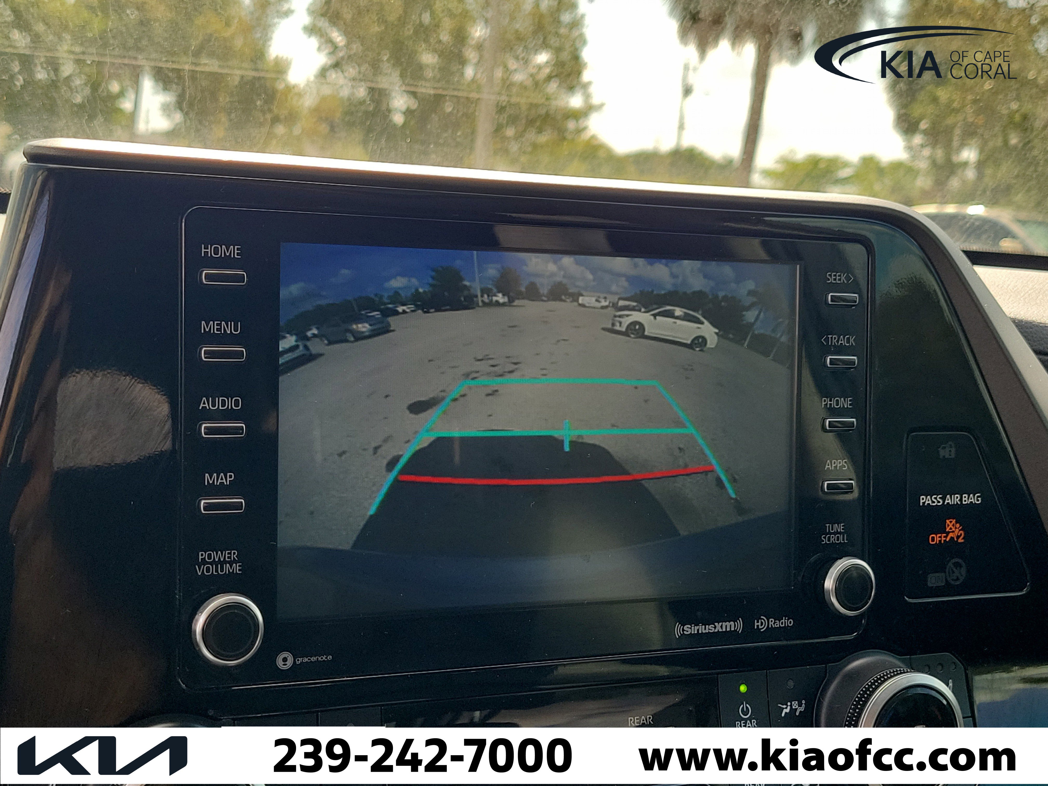 Used 2022 Toyota Highlander XLE FWD image 28