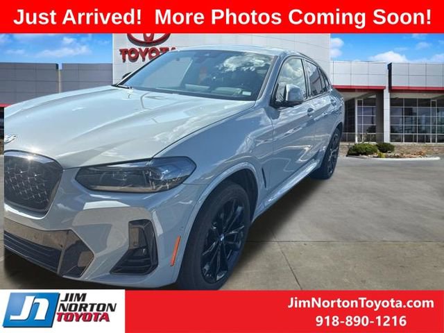 Used 2024 BMW X4 xDrive30i w/ Premium Package AWD/4WD image 3