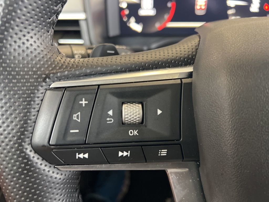 Used 2025 Mitsubishi Outlander SE image 49