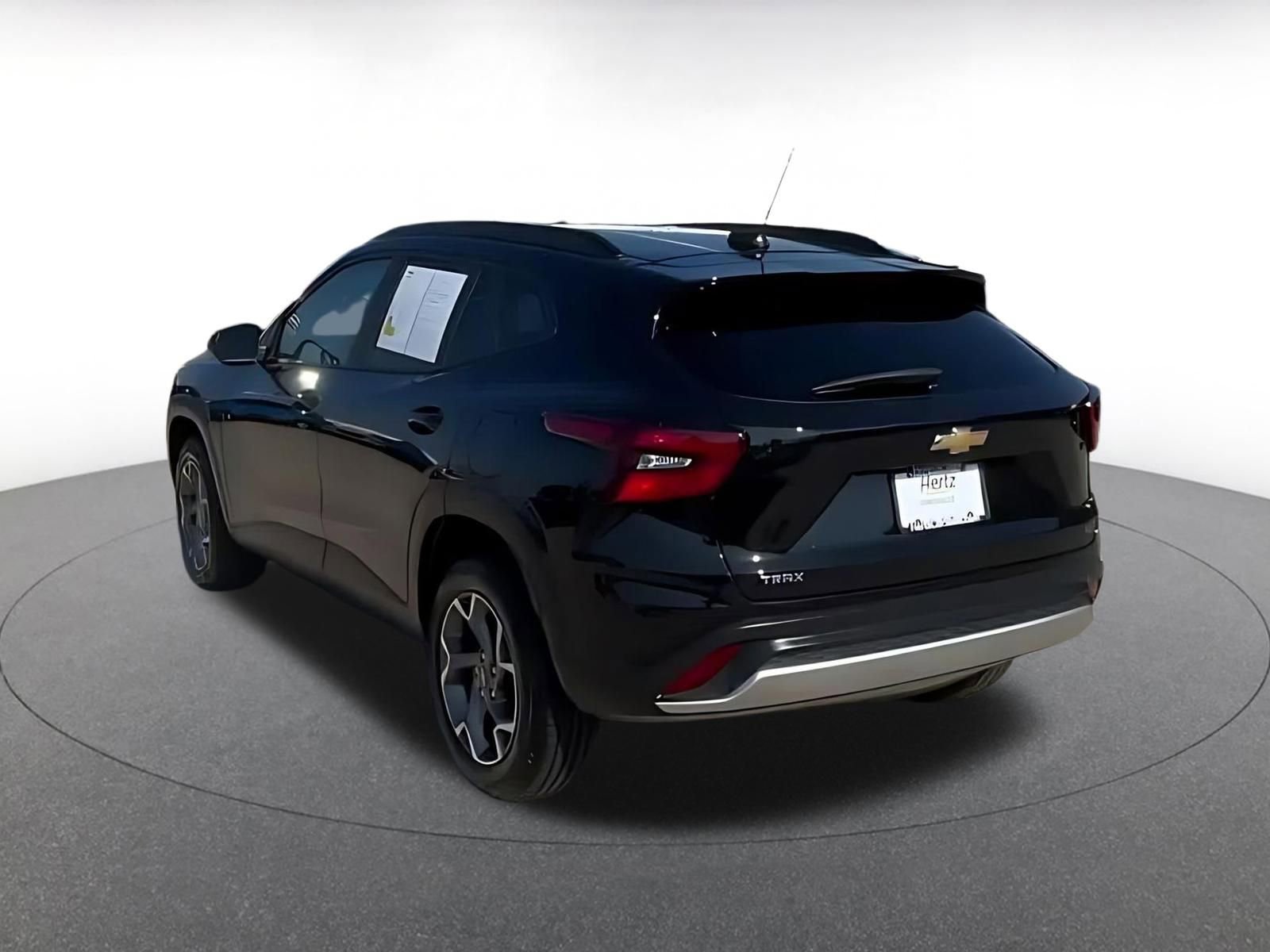 Used 2025 Chevrolet Trax LT FWD image 14