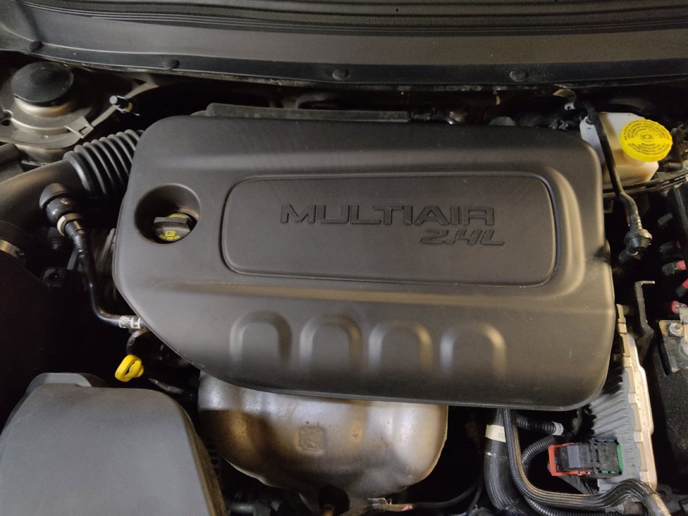 Used 2019 Jeep Cherokee Latitude Plus w/ Cold Weather Group AWD/4WD image 30