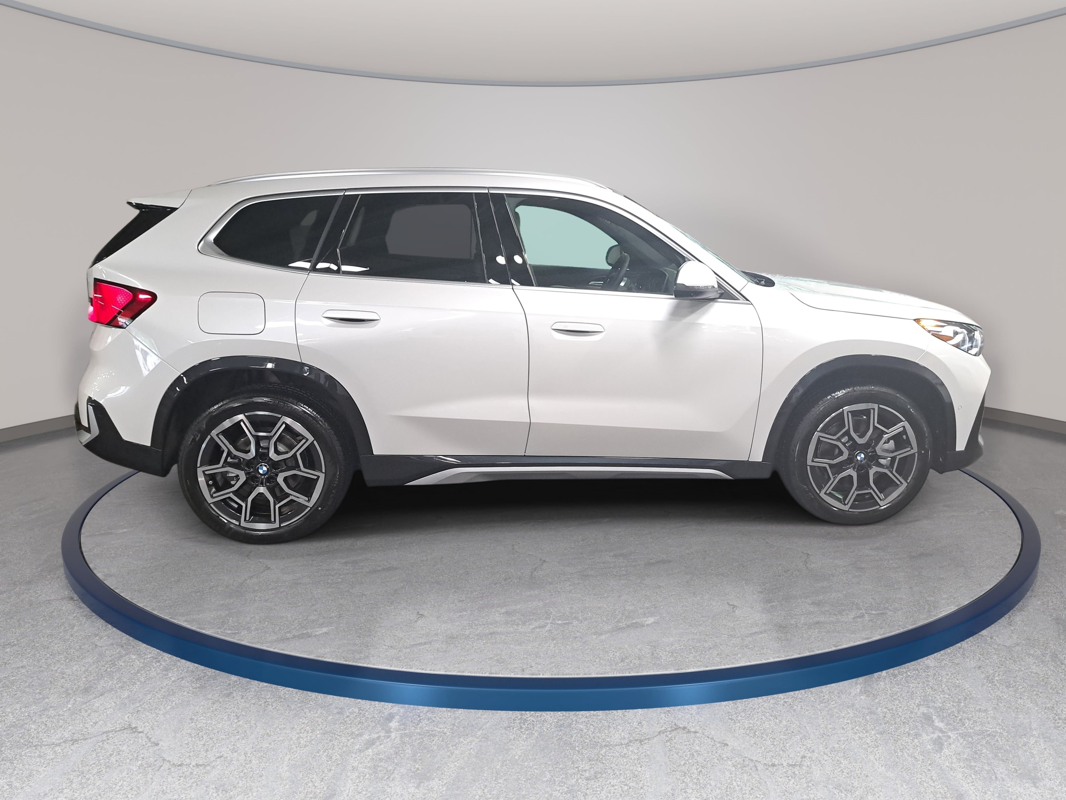 New 2026 BMW X1 xDrive28i w/ Technology Package AWD/4WD image 4