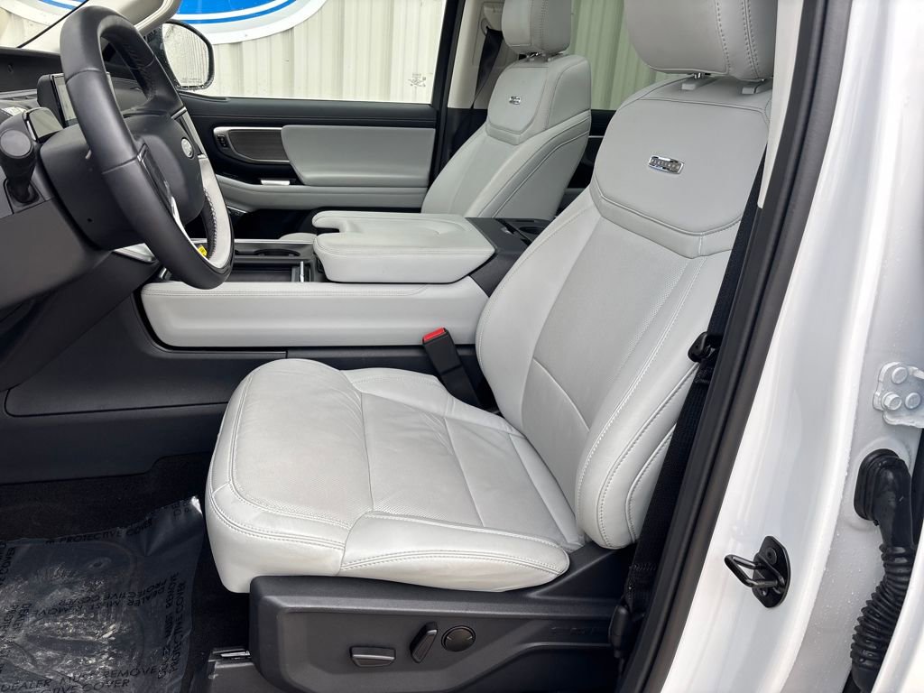 Used 2025 Ford Expedition Max Platinum w/ Driver's Package image 12