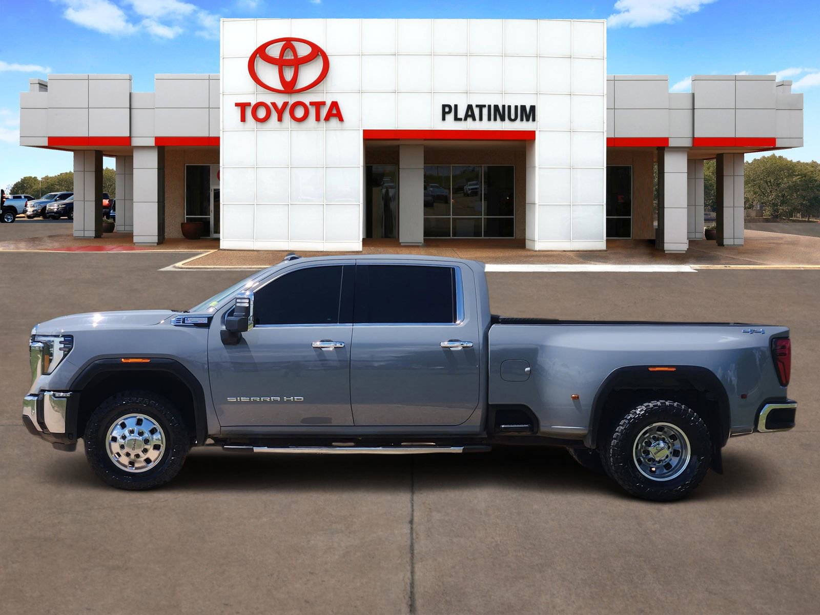 Used 2024 GMC Sierra 3500 SLT w/ Texas SLT Premium Package AWD/4WD image 3