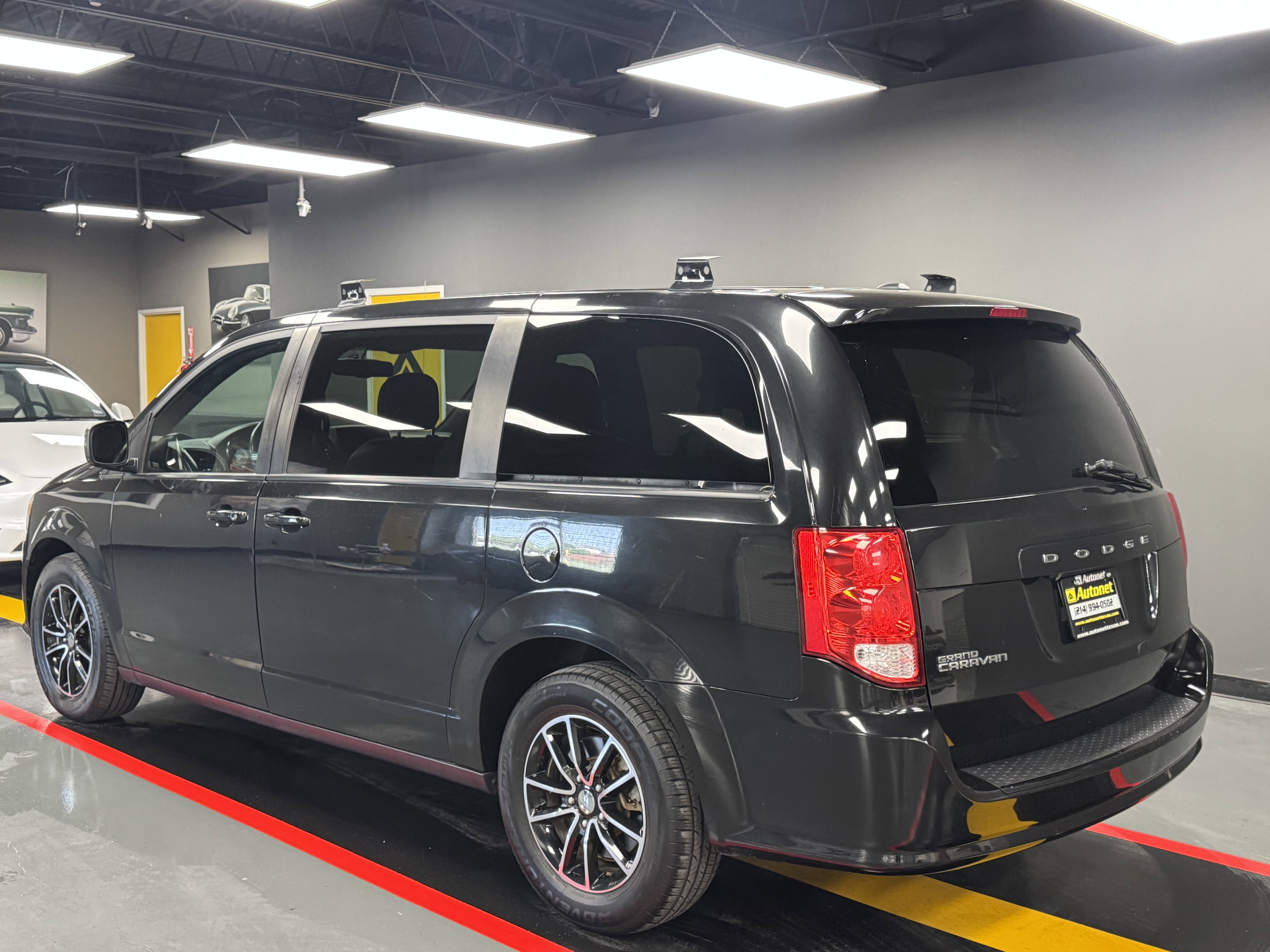 Used 2018 Dodge Grand Caravan SXT w/ Driver Convenience Group image 4