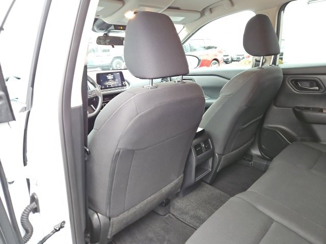 Used 2024 Nissan Rogue S image 18