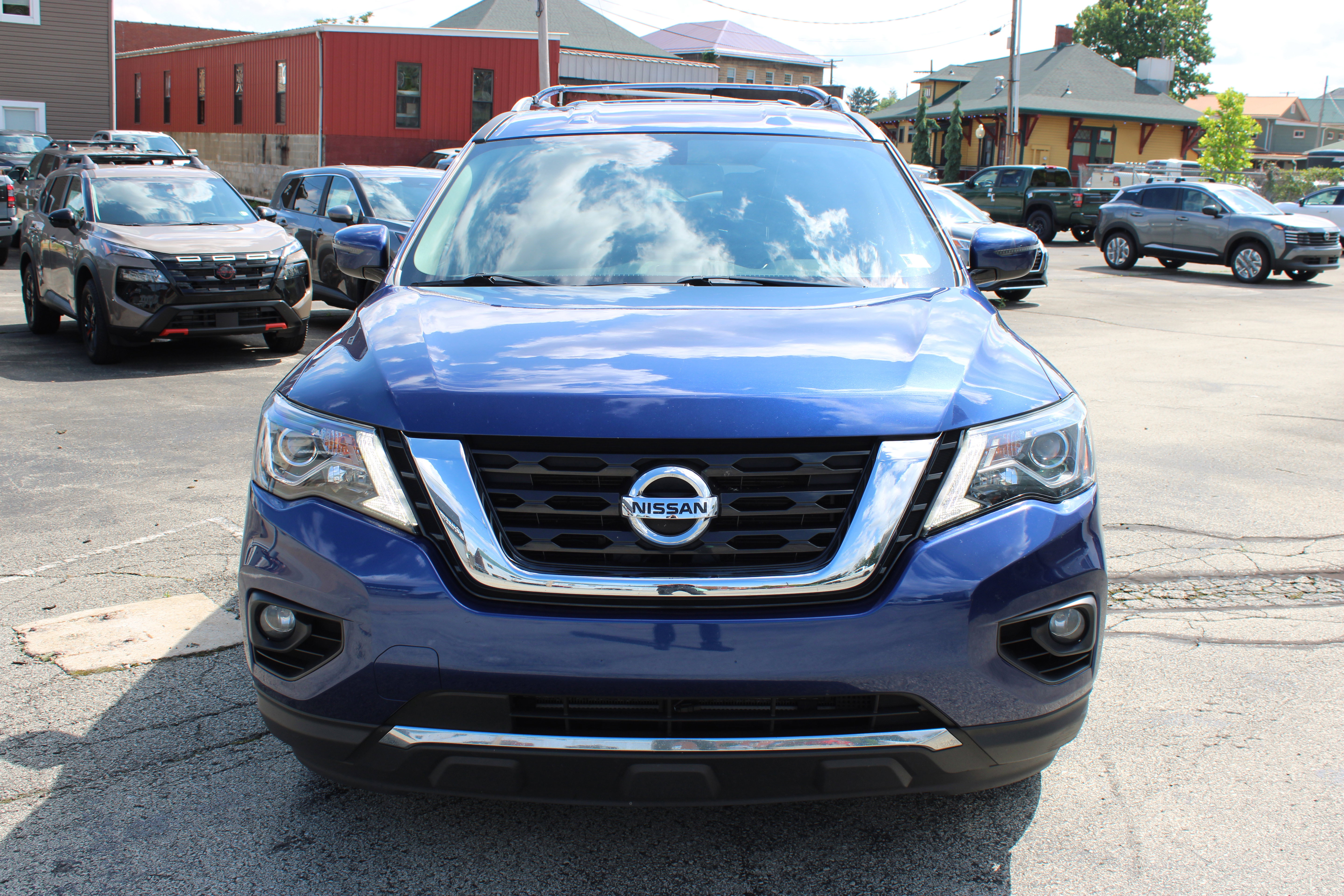 Used 2020 Nissan Pathfinder SV AWD/4WD image 11