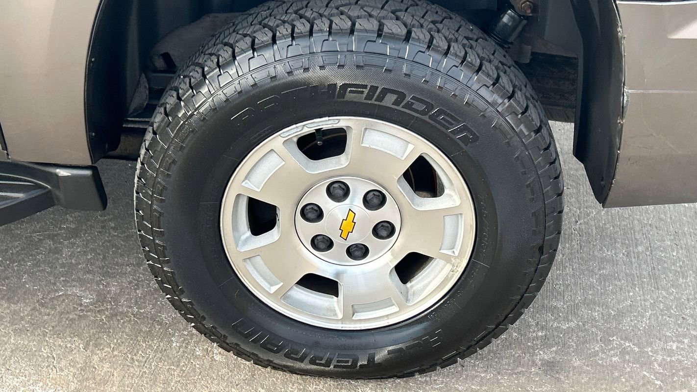 Used 2013 Chevrolet Suburban LT image 15