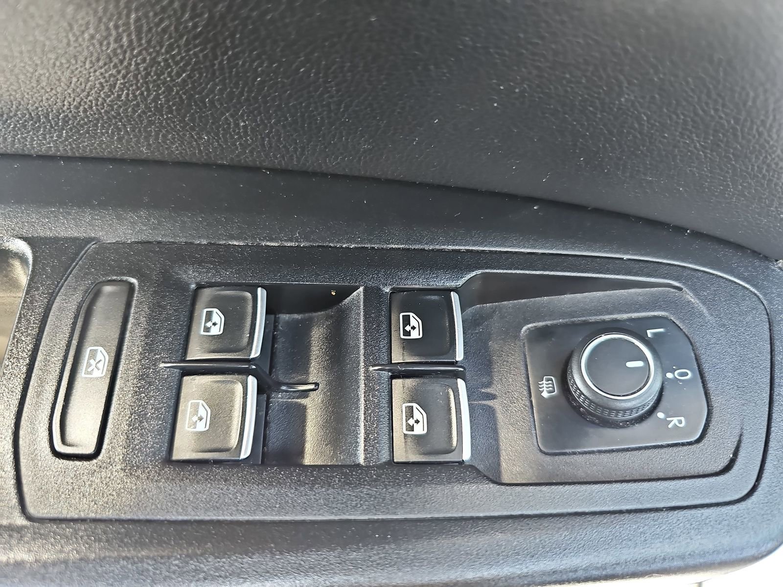 Used 2019 Volkswagen Atlas SE image 28