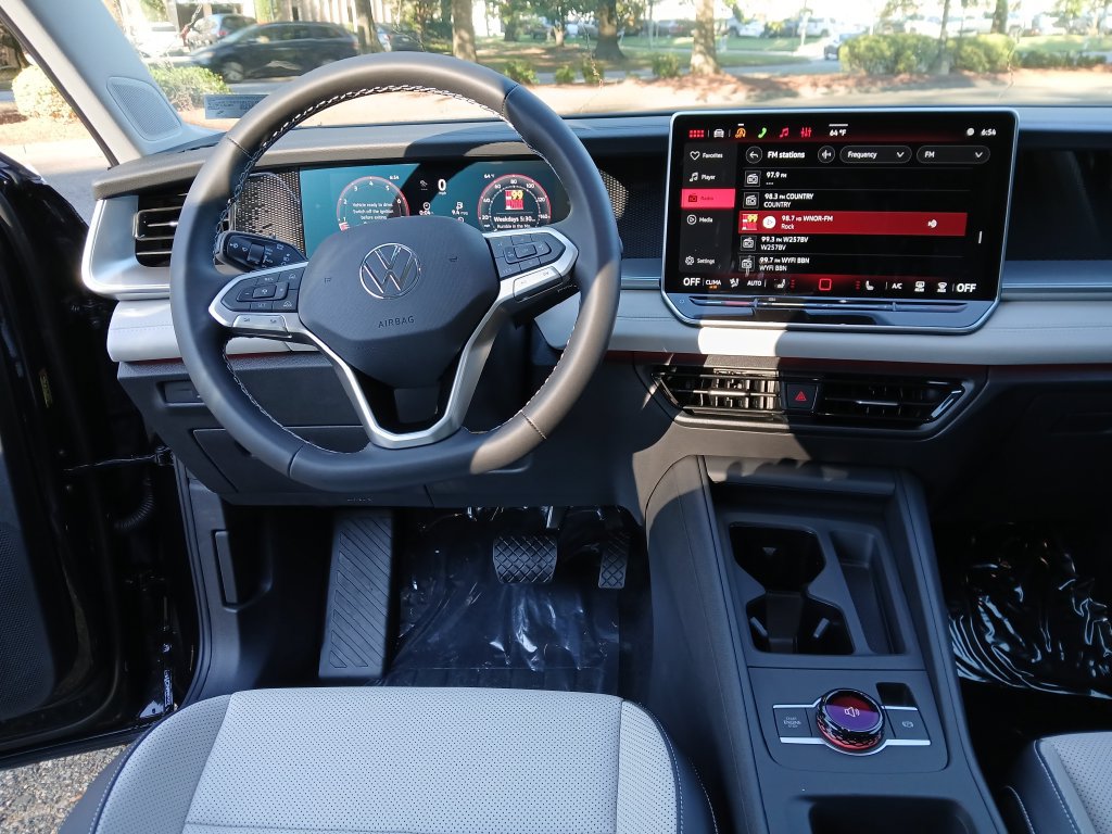 New 2026 Volkswagen Tiguan SE FWD image 13