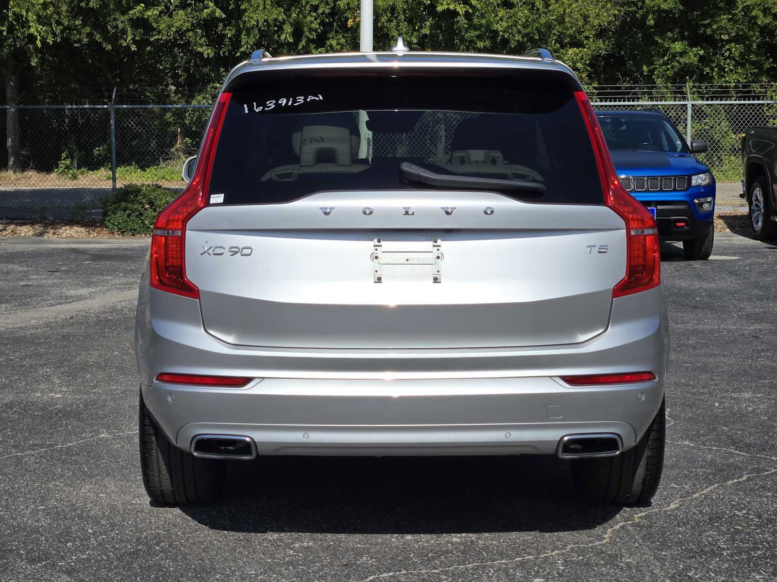 Used 2021 Volvo XC90 T5 Momentum w/ Climate Package FWD image 6